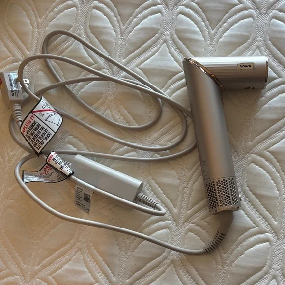 Shark Flexstyle 5-in-1 Hair Styler & Drying System - Picture 3 of 10